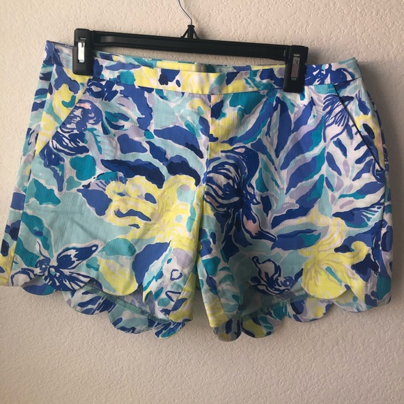 Lilly Pulitzer Pants - EUC magnolia scalloped shorts